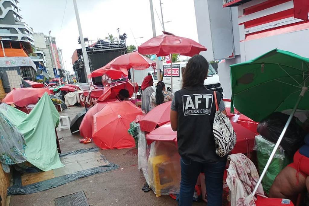 Carnaval: Ambulantes são resgatados de trabalho degradante – 13/03/2025 – Cotidiano